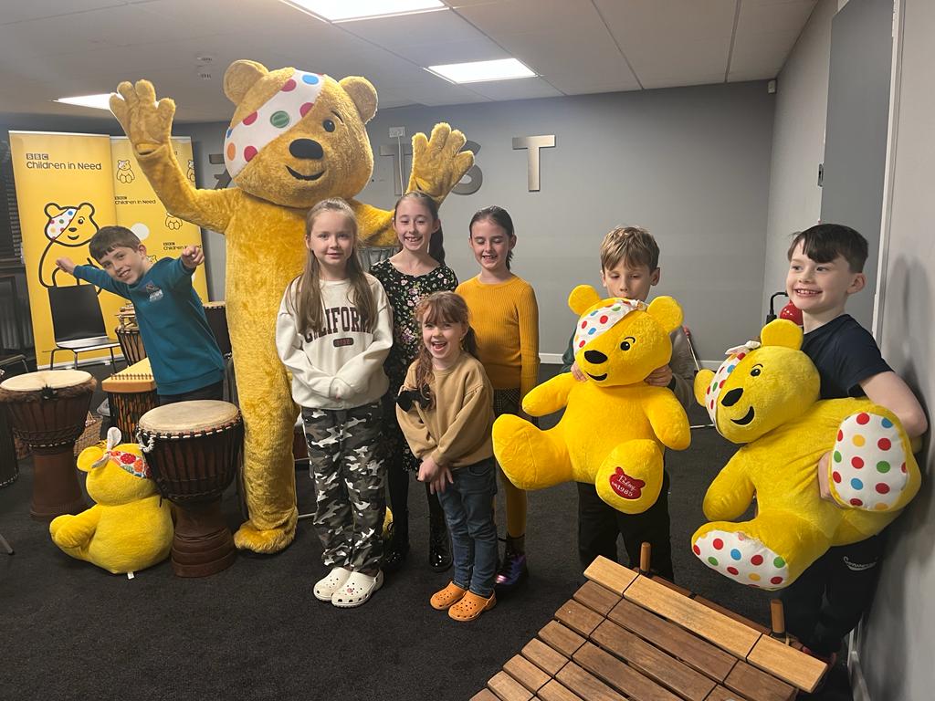 Pudsey Bear poses with children from ZGBTST